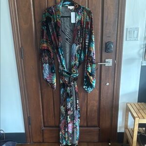 Stunning CHRISTINE silk burnout velvet robe, peacock ERTE print. Size small.